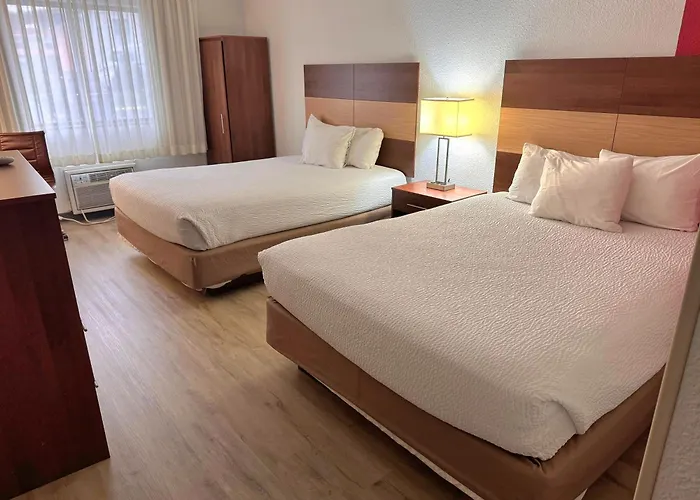 Ramada By Wyndham Hotel Effingham