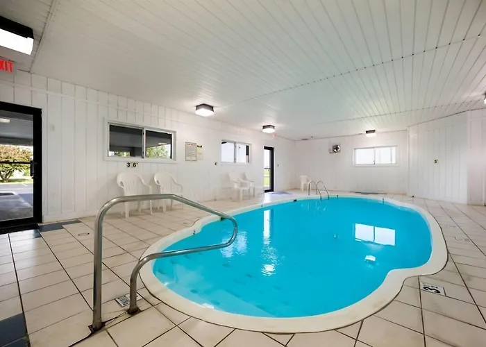 Ramada By Wyndham Hotel Effingham