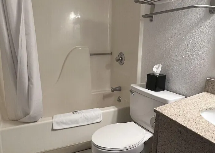 Hotel Ramada By Wyndham 2*